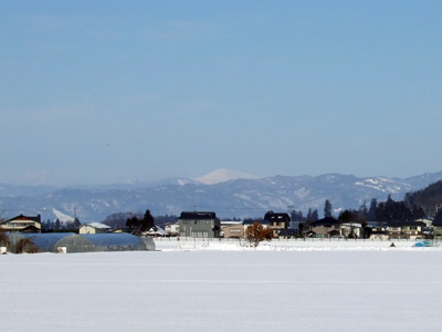 ���R���]